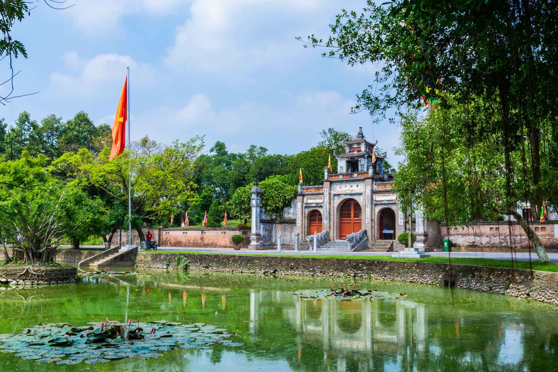 /fm/Files//Pictures/Ido Uploads(1)/Asia/Vietnam/Hanoi/Hanoi - Scenery Thuong Shrine Ancient Co Loa Citadel Gate - NS - SS.jpg